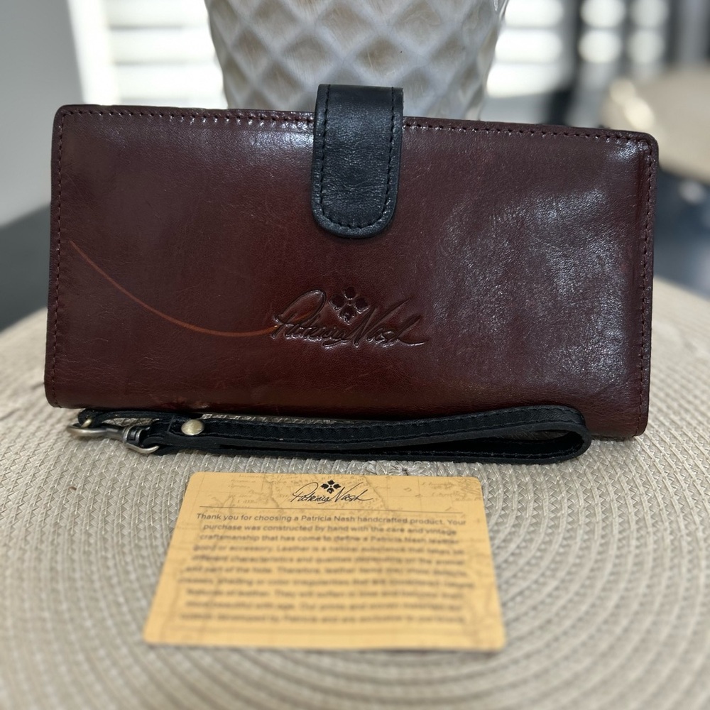 New Patricia Nash British Tan/Black RFID Leather Clutch Wristlet Removable strap